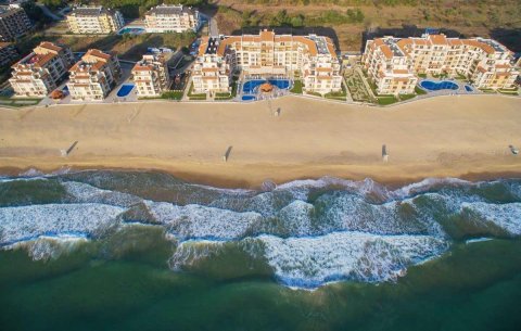 Spacious one-bedroom apartment with sea views in an exclusive first-line complex in Obzor, Bulgaria