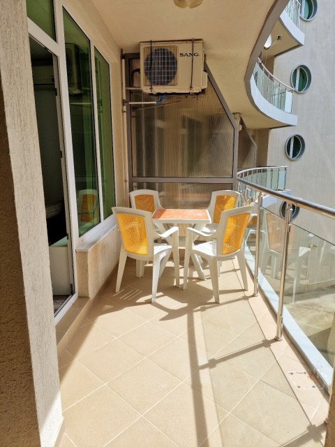 three-room apartment with sea view, two bathrooms, right on the beach, Byala
