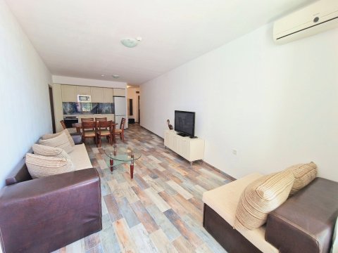 three-room apartment with sea view, two bathrooms, right on the beach, Byala