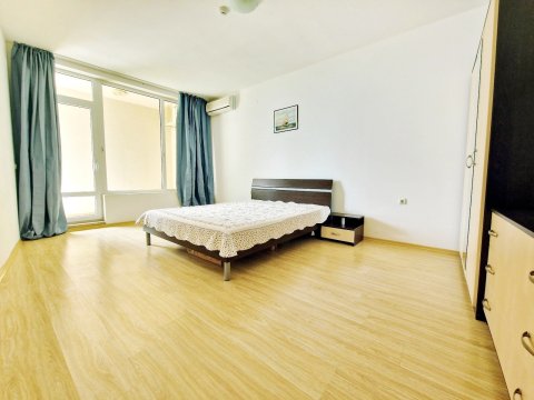 three-room apartment with sea view, two bathrooms, right on the beach, Byala