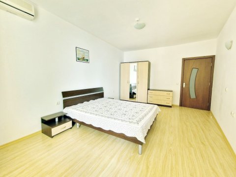 three-room apartment with sea view, two bathrooms, right on the beach, Byala