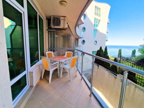 three-room apartment with sea view, two bathrooms, right on the beach, Byala