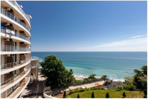 three-room apartment with sea view, two bathrooms, right on the beach, Byala