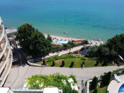 three-room apartment with sea view, two bathrooms, right on the beach, Byala