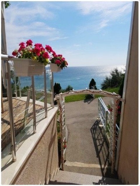 three-room apartment with sea view, two bathrooms, right on the beach, Byala