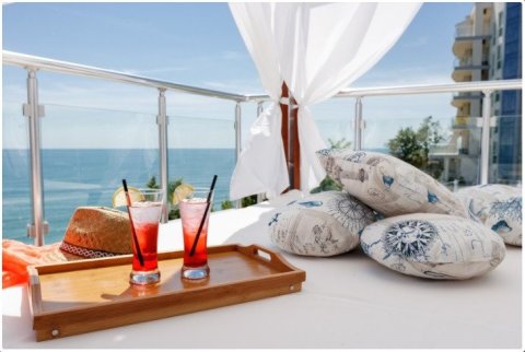 three-room apartment with sea view, two bathrooms, right on the beach, Byala