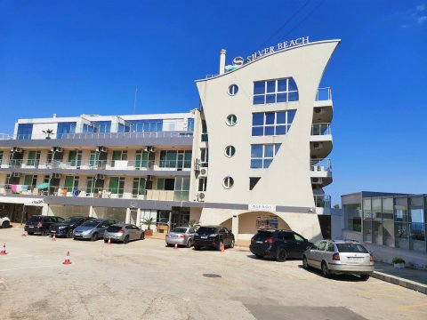 three-room apartment with sea view, two bathrooms, right on the beach, Byala