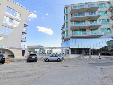 three-room apartment with sea view, two bathrooms, right on the beach, Byala