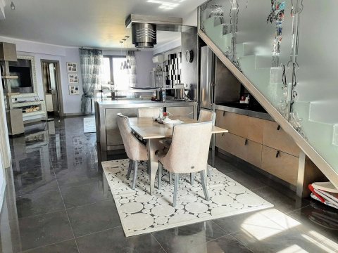 Unique, luxurious 4-bedroom maisonette just 300 m from the beach in Nessebar!