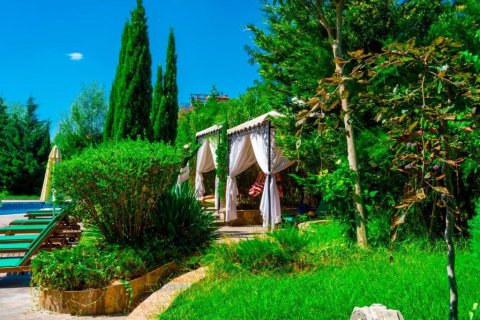 Unique, luxurious 4-bedroom maisonette just 300 m from the beach in Nessebar!