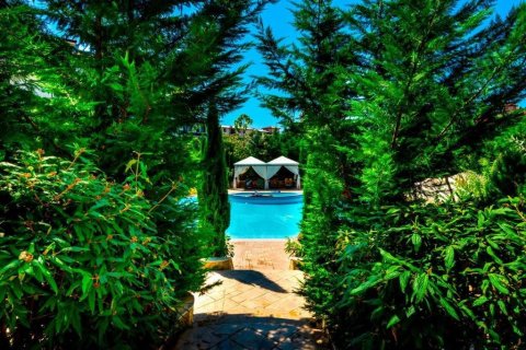 Unique, luxurious 4-bedroom maisonette just 300 m from the beach in Nessebar!