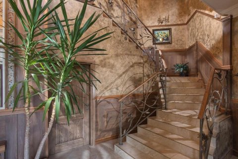 Unique, luxurious 4-bedroom maisonette just 300 m from the beach in Nessebar!