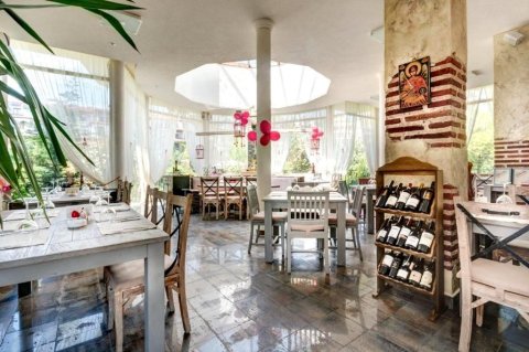 Unique, luxurious 4-bedroom maisonette just 300 m from the beach in Nessebar!