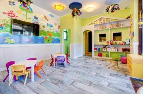 Unique, luxurious 4-bedroom maisonette just 300 m from the beach in Nessebar!