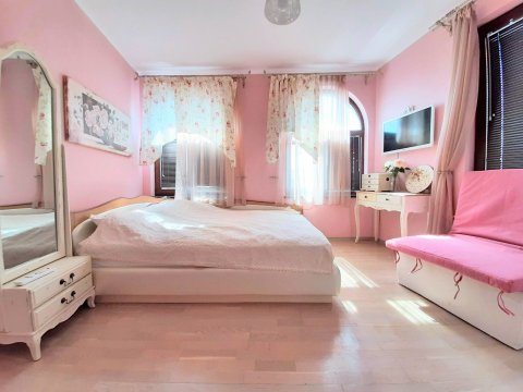 Unique, luxurious 4-bedroom maisonette just 300 m from the beach in Nessebar!