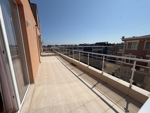 One-bedroom apartment with a spacious terrace in Sunny Beach!