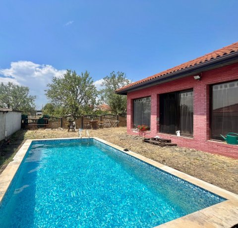 Предлагаме еднофамилна къща в Горица с басейн!