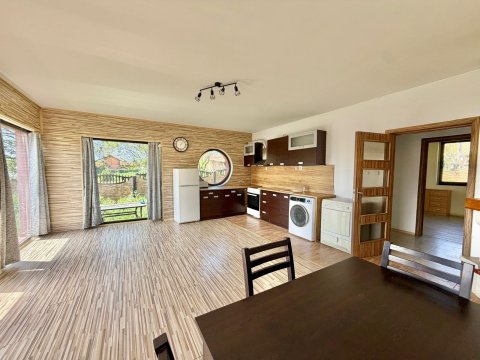 Предлагаме еднофамилна къща в Горица с басейн!