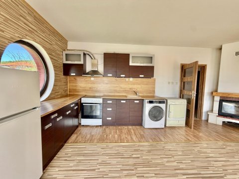 Предлагаме еднофамилна къща в Горица с басейн!