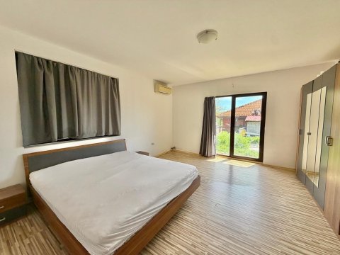 Предлагаме еднофамилна къща в Горица с басейн!