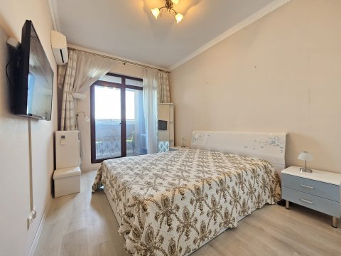 2-room apartment with panoramic sea views in Lazuren Bryag