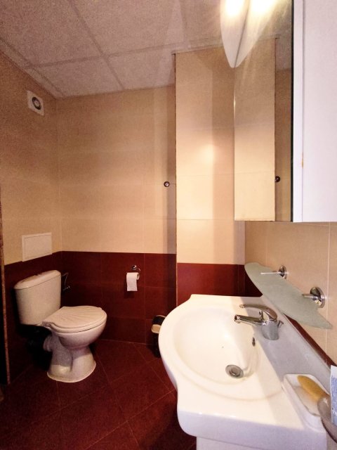 Spacious one-bedroom apartment in Fort Knox complex with a minimum annual yield of 7%