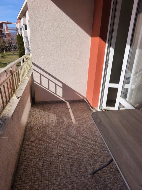 Spacious one-bedroom apartment in Fort Knox complex with a minimum annual yield of 7%