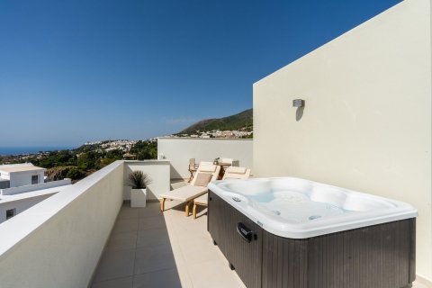 Exclusive apartments with sea views, close to golf, Benalmádena