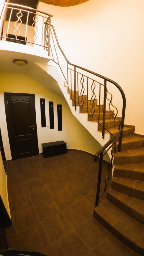 Sale of a two-story house with AKT 16