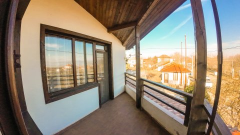 Sale of a two-story house with AKT 16