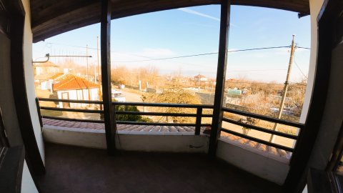 Sale of a two-story house with AKT 16