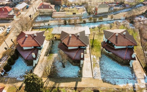 Sale of a two-story house with AKT 16