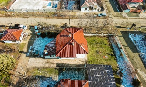 Sale of a two-story house with AKT 16