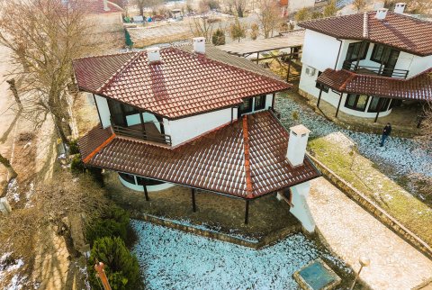 Sale of a two-story house with AKT 16