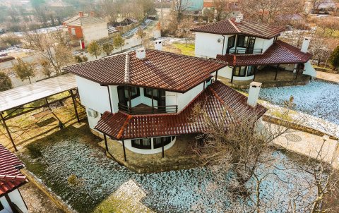 Sale of a two-story house with AKT 16