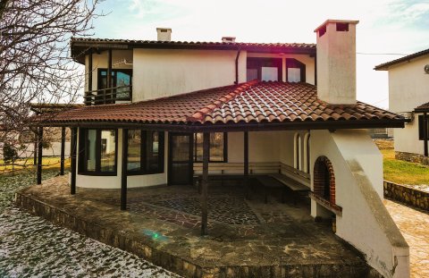 Sale of a two-story house with AKT 16