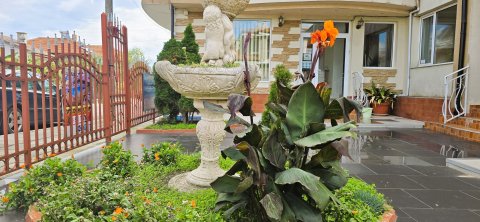 Beautiful family hotel with restaurant for sale in the central part of Ravda