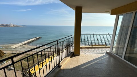 Прекрасная квартира с панорамным видом на море в комплексе Midia Aheloy.