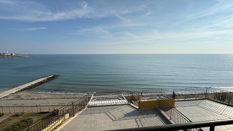 Прекрасная квартира с панорамным видом на море в комплексе Midia Aheloy.