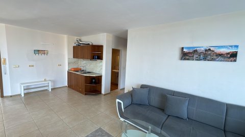 Прекрасная квартира с панорамным видом на море в комплексе Midia Aheloy.