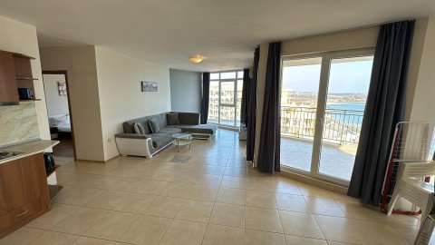 Прекрасная квартира с панорамным видом на море в комплексе Midia Aheloy.