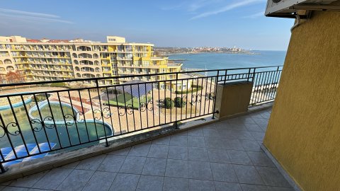 Прекрасная квартира с панорамным видом на море в комплексе Midia Aheloy.