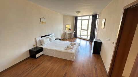 Прекрасная квартира с панорамным видом на море в комплексе Midia Aheloy.