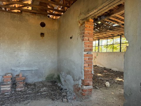 Старый дом с большим двором в селе Белила, муниципалитет Средец.