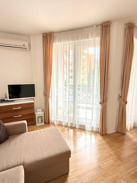 Элегантные апартаменты с одной спальней в комплексе Romance Marine — стиль, комфорт и приморская атмосфера в 400 м от пляжа.