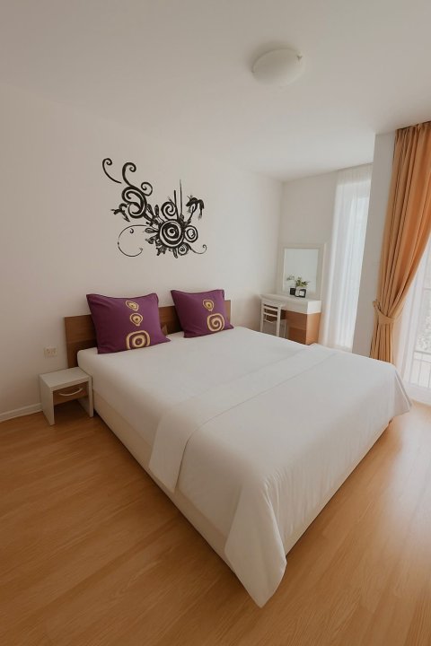 Элегантные апартаменты с одной спальней в комплексе Romance Marine — стиль, комфорт и приморская атмосфера в 400 м от пляжа.