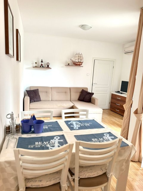 Элегантные апартаменты с одной спальней в комплексе Romance Marine — стиль, комфорт и приморская атмосфера в 400 м от пляжа.