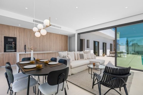 Cozy detached chalet, private pool and garden, San Javier