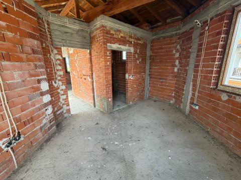 House in the gated complex Floral Meadows - ready to be finished to your taste!