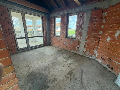 House in the gated complex Floral Meadows - ready to be finished to your taste!